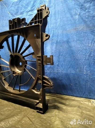 Диффузор вентилятора охлаждения Renault Duster F4R