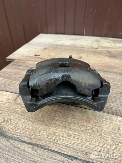 Тормозной суппорт передний левый Nissan Almera N16