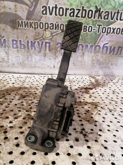 Педаль газа Volkswagen Polo Sedan