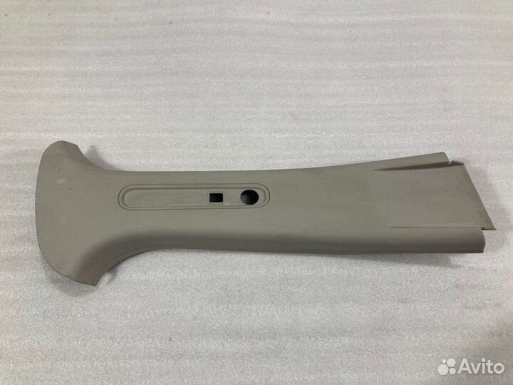 Обшивка стойки правая Renault Duster универсал