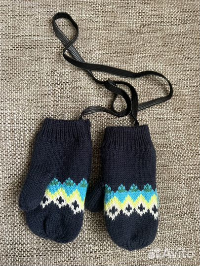 Шапка и варежки Next