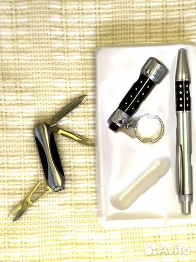 Подарочный набор: ручка, брелок-фонарик, нож