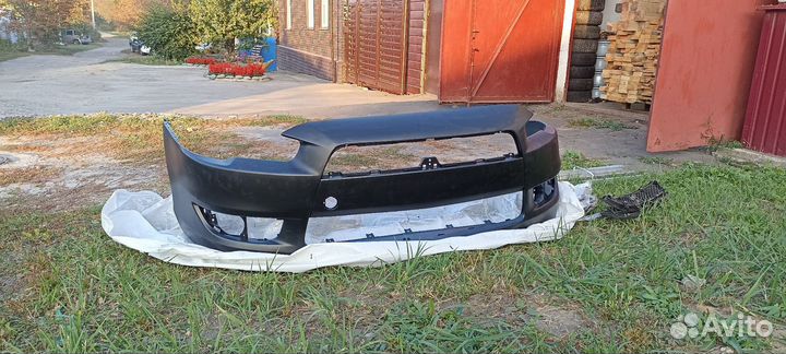 Передний Бампер lancer 10