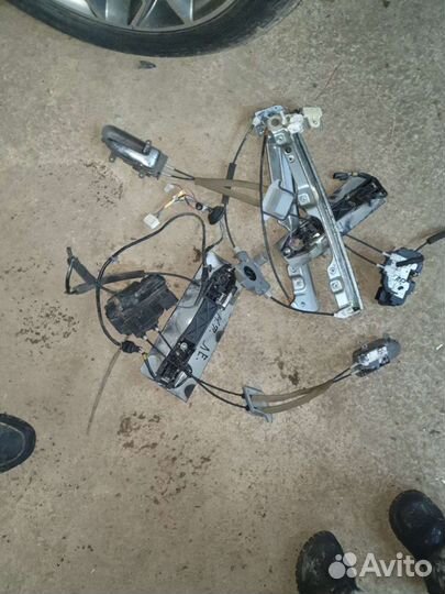 Замок передней двери на ниссан тиана 2005г