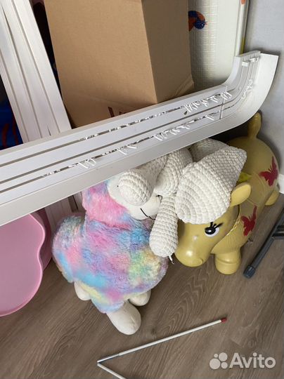 Карниз потолочный трехрядный