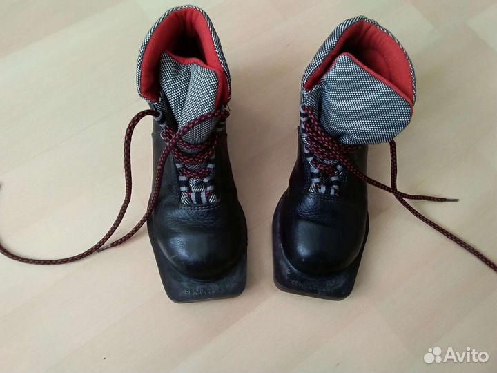 Лыжные ботинки