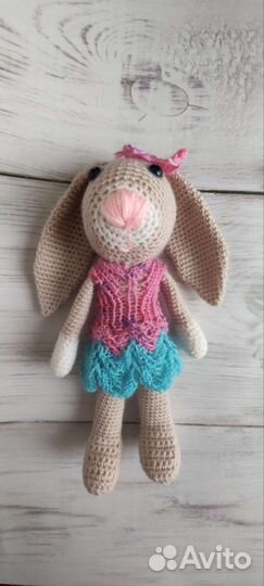 Вязаная игрушка Зайка-девочка (ручная работа)