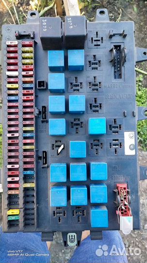 Блок предохранителей Рено Магнум