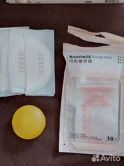 Молокоотсос ручной Medela +SMART соска Calma