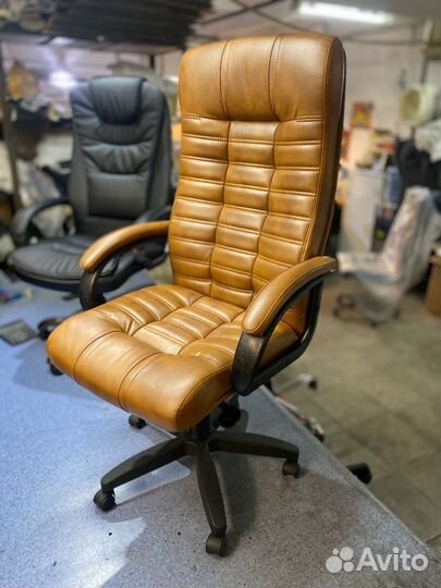 Офисное компьютерное кресло