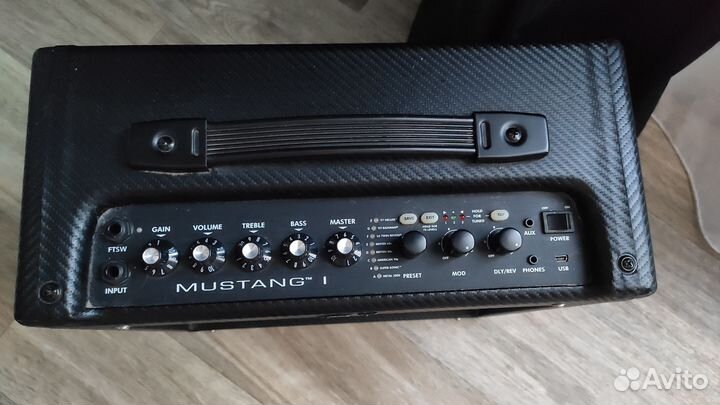 Гитарный комбоусилитель Fender Mustang I