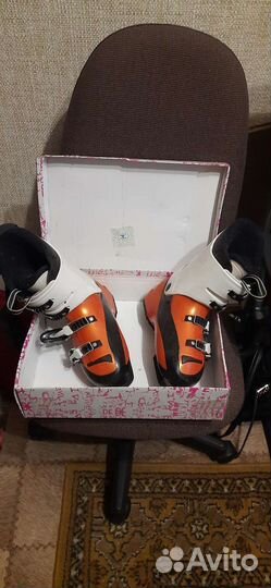 Горные лыжи и ботинки