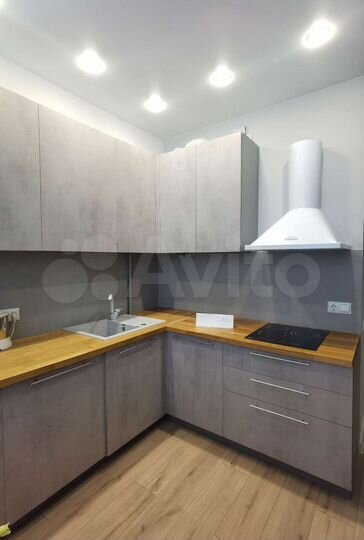 2-к. квартира, 42 м², 1/11 эт.