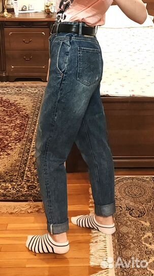 Джинсы mom
