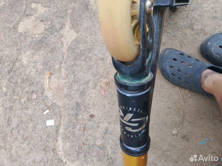 Трюковой самокат он ездит ну состояния 10/4 продам