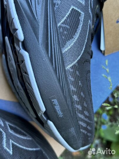 Кроссовки беговые Asics Novablast 4