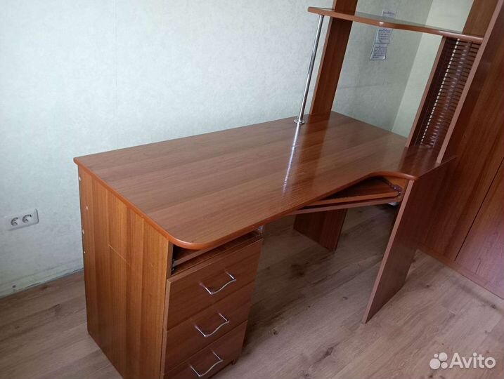 Компьютерный стол