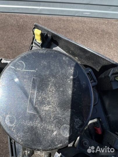 Консоль между сидений Toyota Rav4 ZSA44L 3ZR-FE