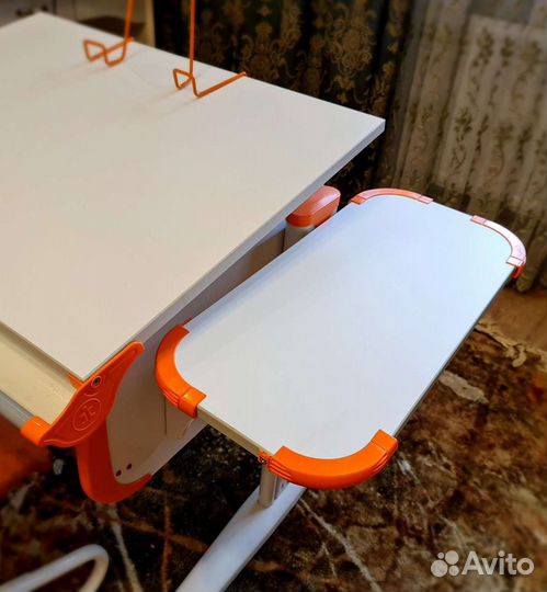 Парта Дэми с боковой полкой