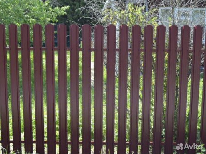 Заборы из евроштакетника для частного дома