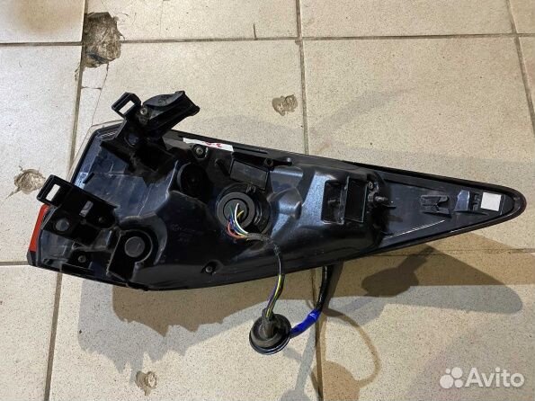 Фонарь в крыло Lexus RX