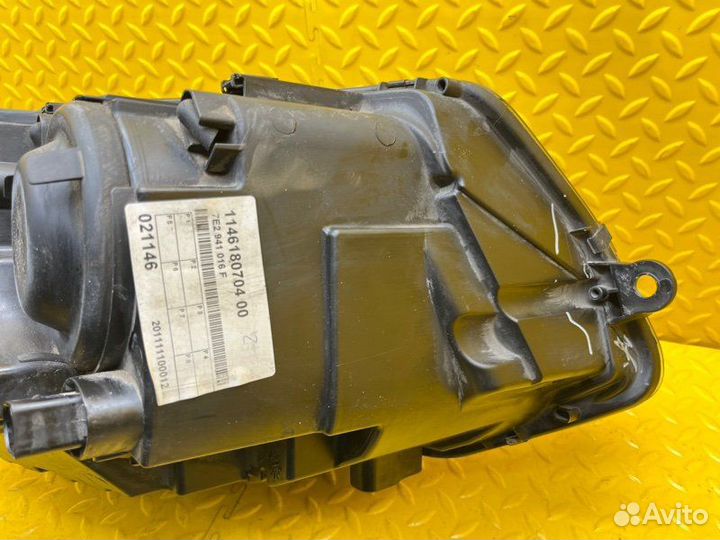 Фара левая Volkswagen Multivan 2011