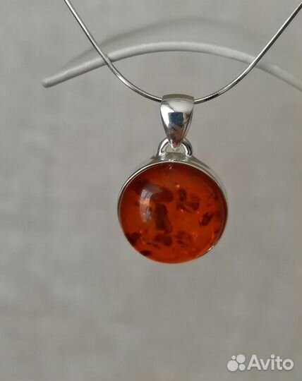 Кулон янтарь