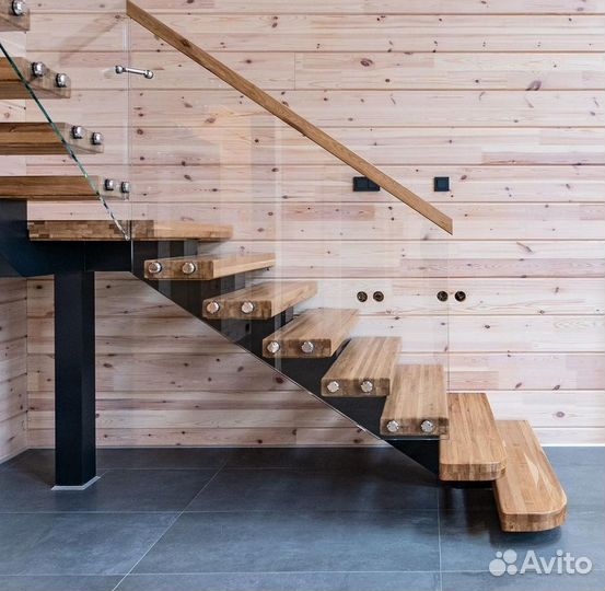 Лестница на металлическом каркасе