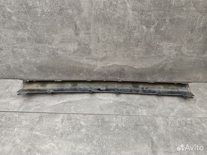 Молдинг переднего бампера w205 amg дорестайл