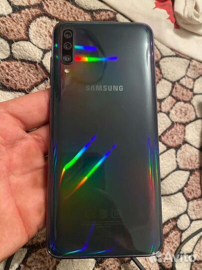 Телефон Samsung а70