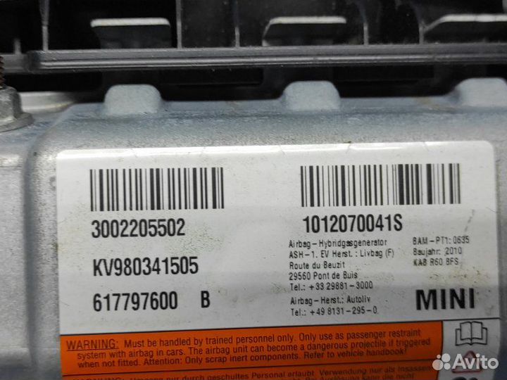 Подушка безопасности колен правая Mini Countryman