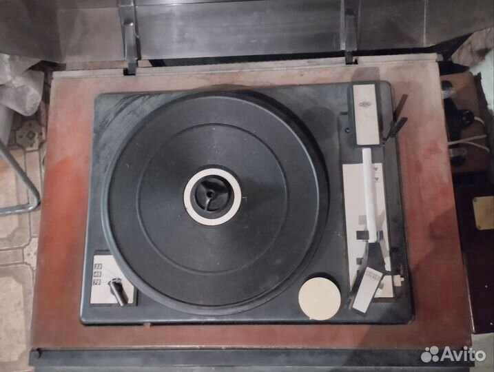 Проигрыватель винила с колонками