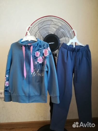 Продам костюм спортивный на девочку