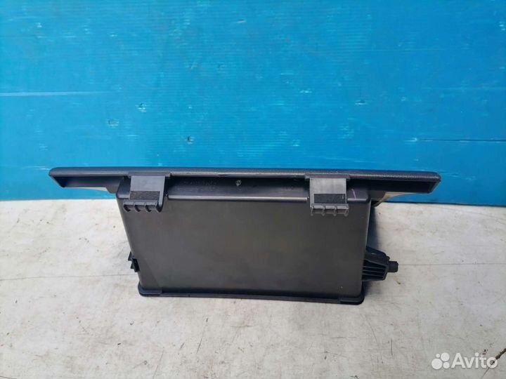 Бардачок Mitsubishi Outlander 1