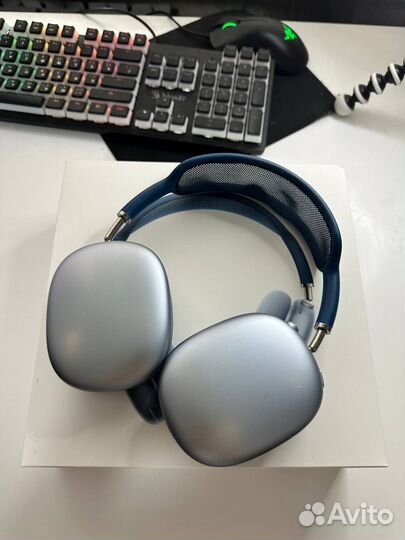 Apple AirPods Max Sky Blue