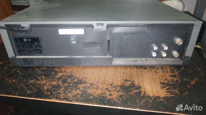 Видеомагнитофон Lg