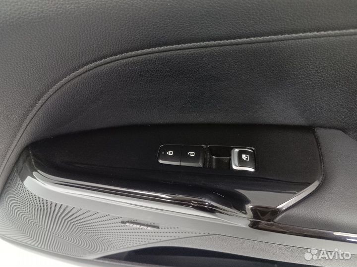 Обшивка двери передней правой Целая Kia K5 2020-нв