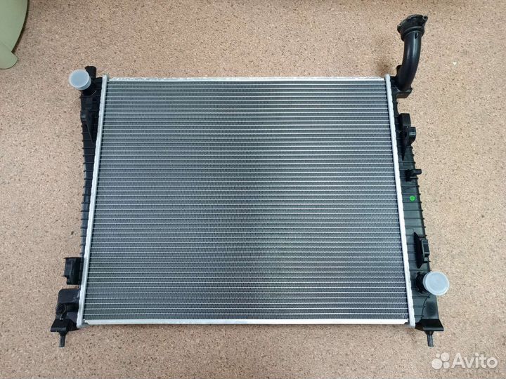 Радиатор охлаждения двс jeep grand cherokee WK2