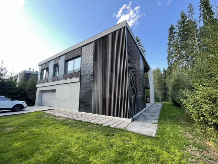 Коттедж 250 м² на участке 9 сот.