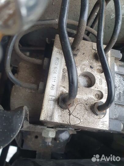 Блок ABS Volkswagen Passat 8E0614111AB A4 B5