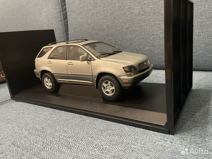 AutoArt Lexus RX300 1:18