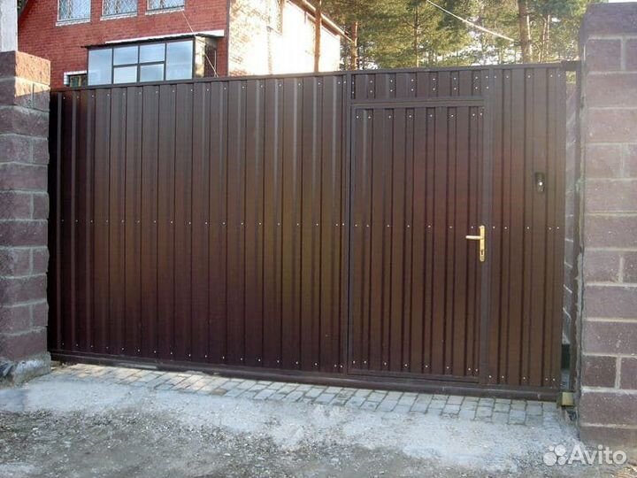 Откатные ворота с калиткой