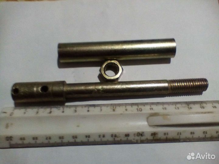 Ось со втулкой