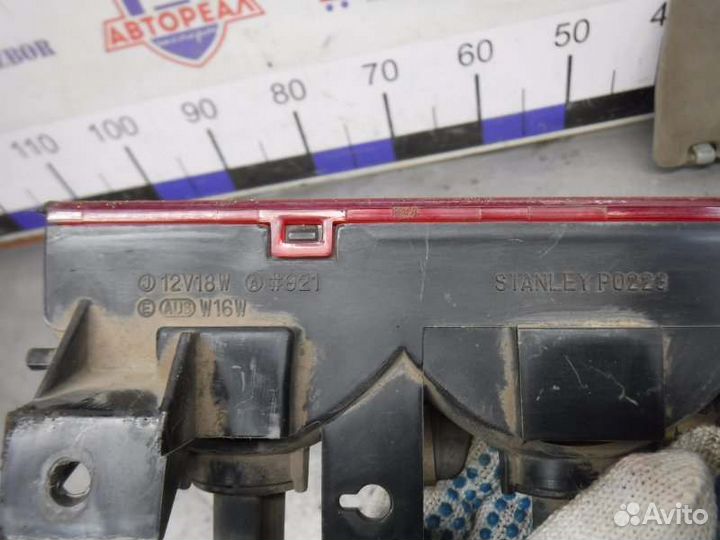 Фонарь задний (стоп сигнал) Mitsubishi Pajero 3