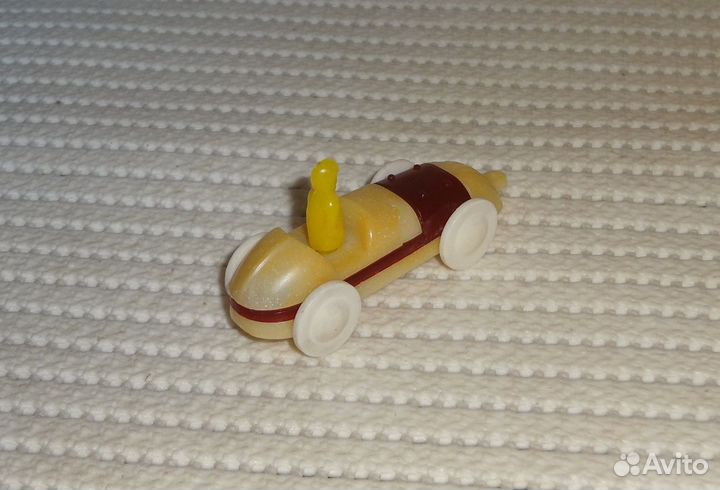 Машинка маленькая. СССР. колкий пластик. Игрушка