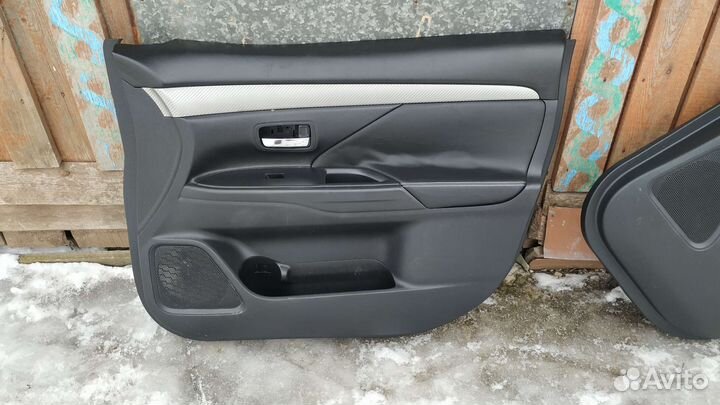 Обшивка дверей Mitsubishi outlander 3