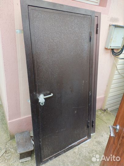 Входная железная дверь