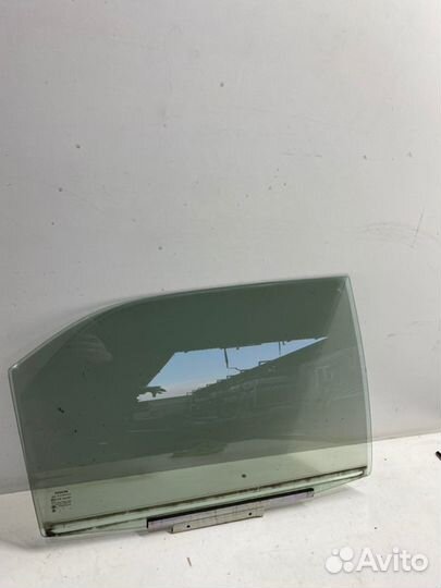 Стекло двери опускное заднее правое Toyota Camry