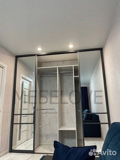 Шкаф распашной новый в прихожую угловой