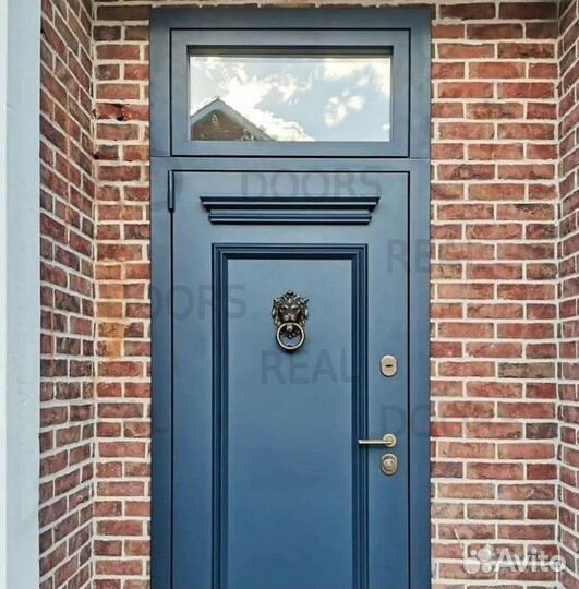 Парадная железная входная дверь с багетом для дома